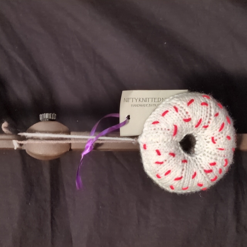 Handmade Knit Donut Bag Charm Tan White Icing Red Sprinkles #01 - Picture 1 of 6